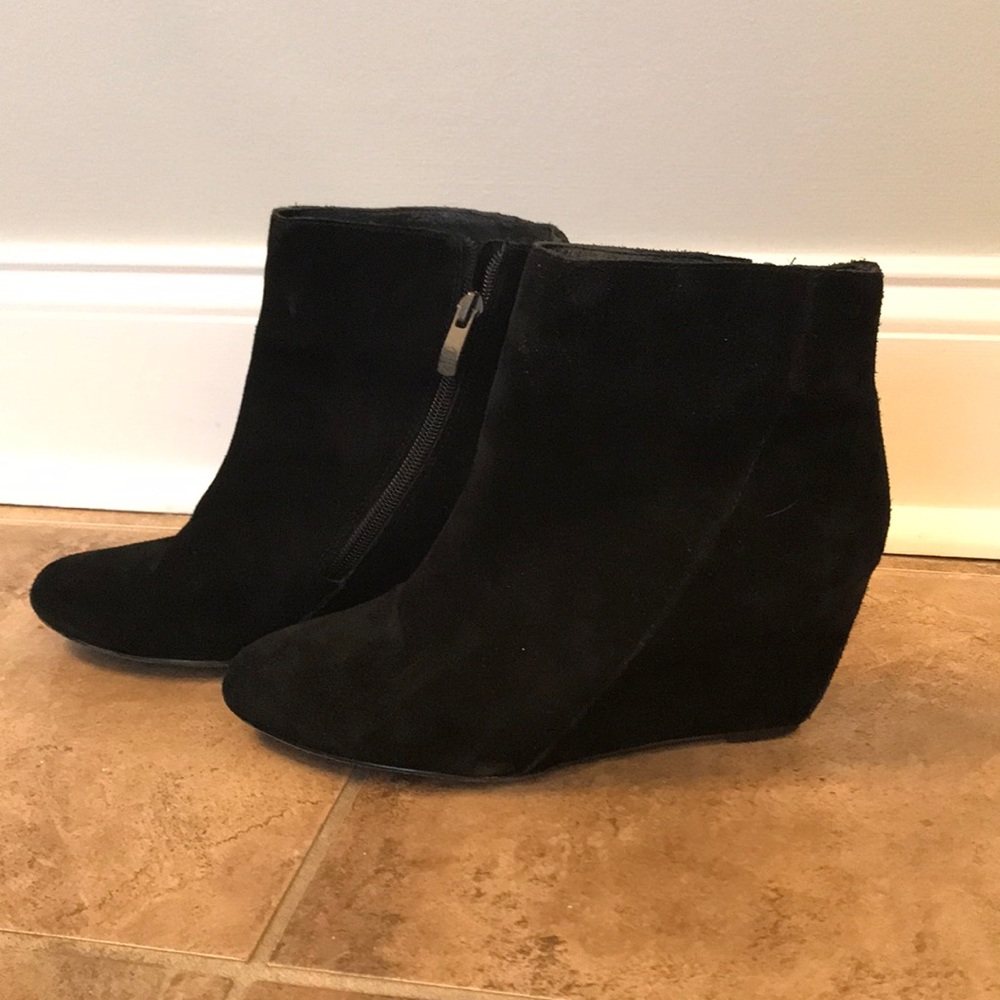 Vince Camuto booty